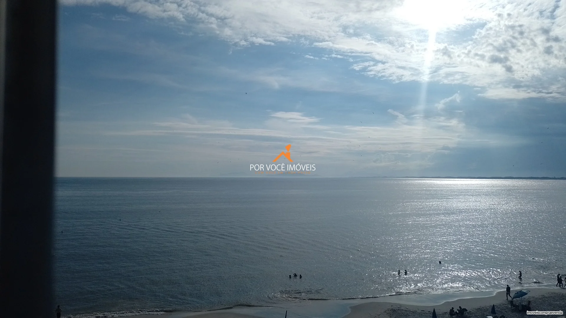 Casa com 2 quartos, sendo 1 suíte de frente para o mar