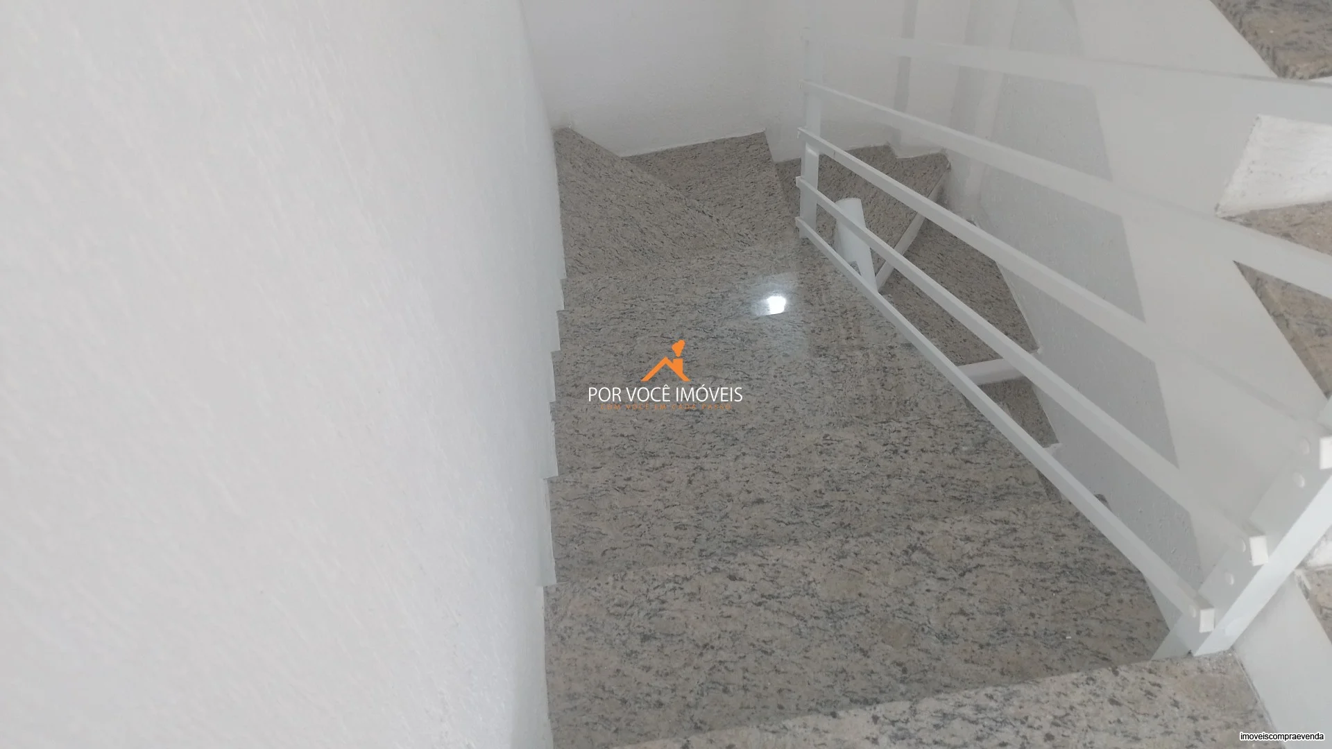 Casa com 2 suítes em Condomínio ao lado do West Shopping