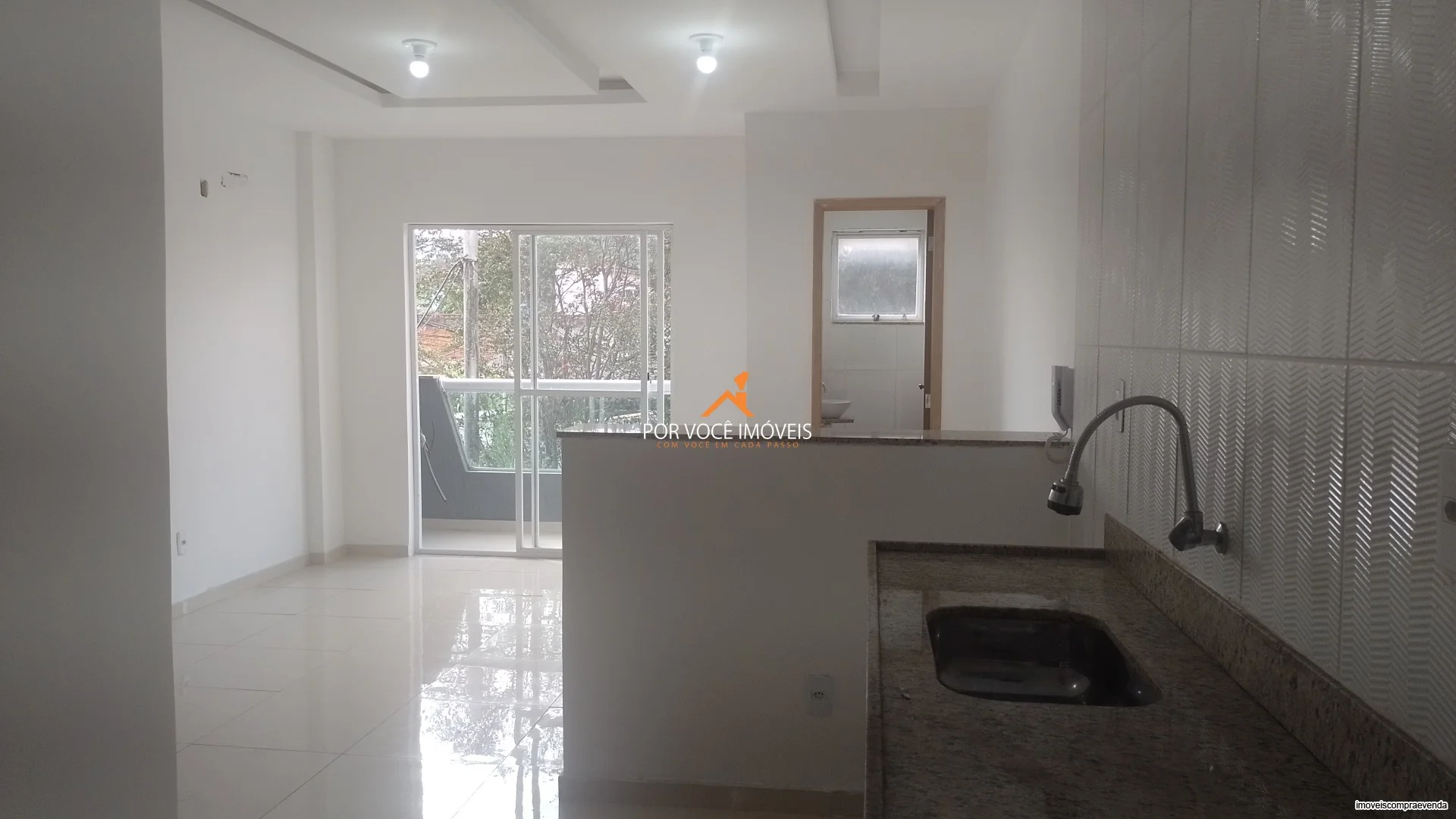 Casa com 2 suítes em Condomínio ao lado do West Shopping