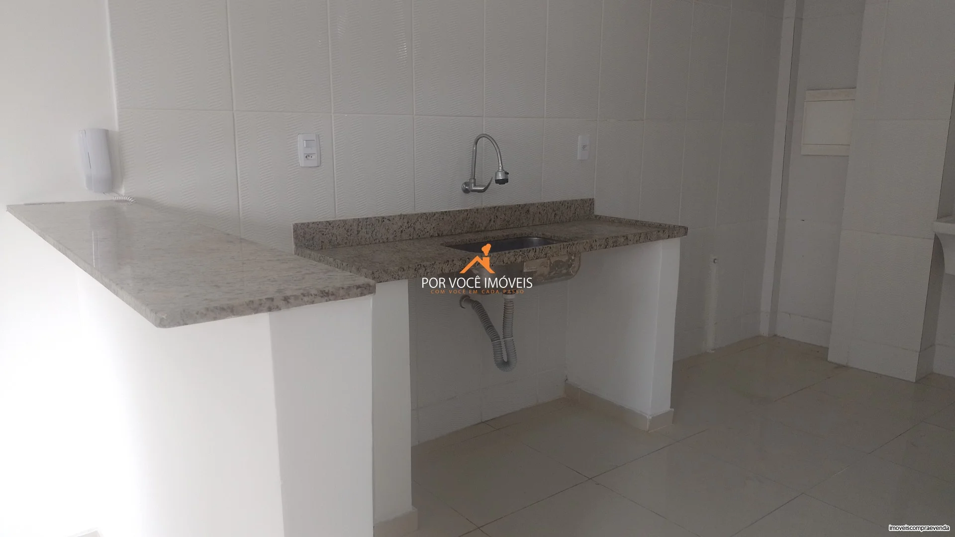 Casa com 2 suítes em Condomínio ao lado do West Shopping