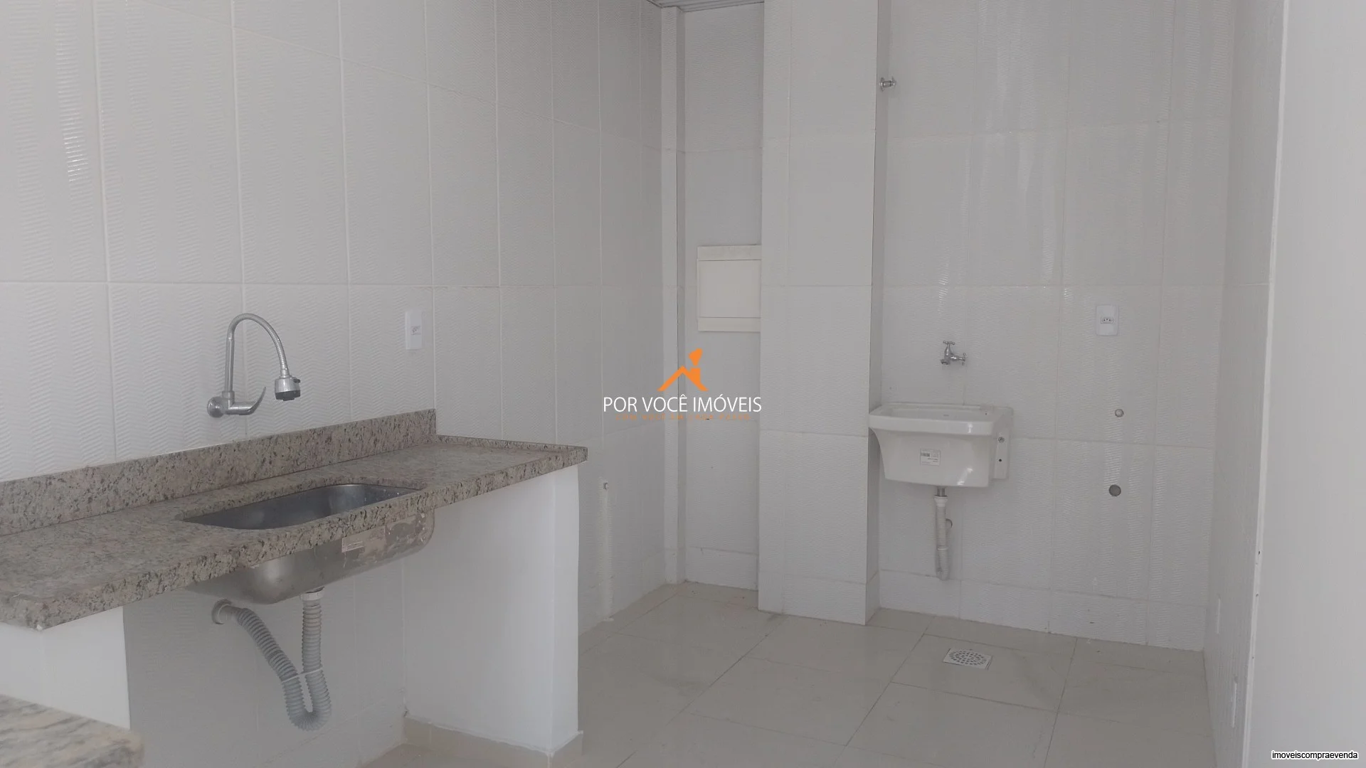 Casa com 2 suítes em Condomínio ao lado do West Shopping