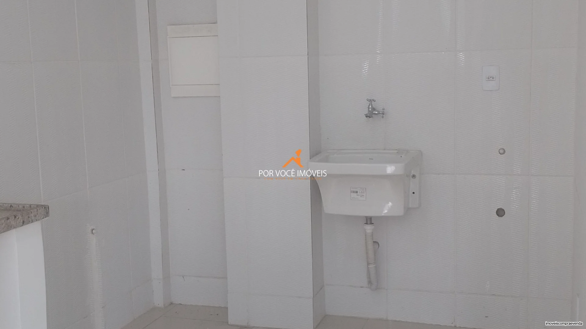 Casa com 2 suítes em Condomínio ao lado do West Shopping