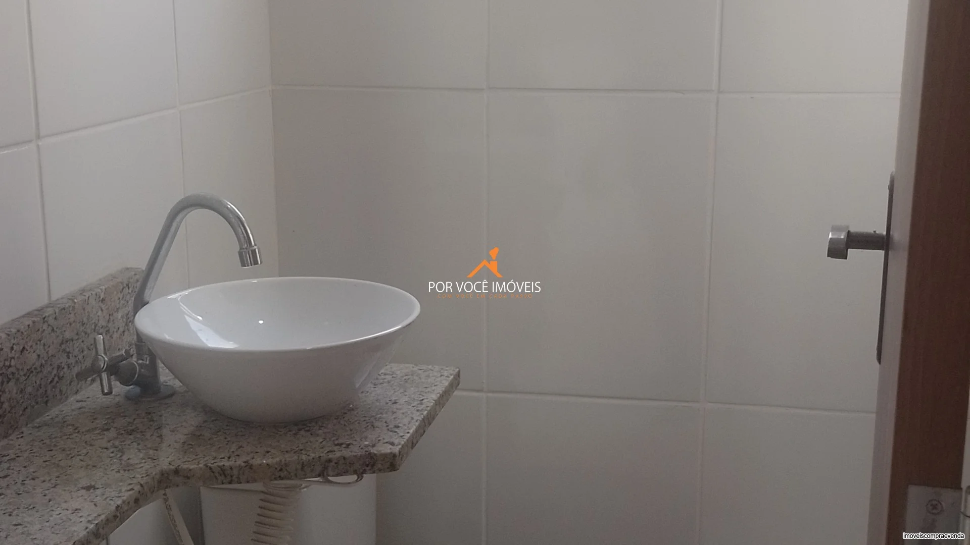 Casa com 2 suítes em Condomínio ao lado do West Shopping