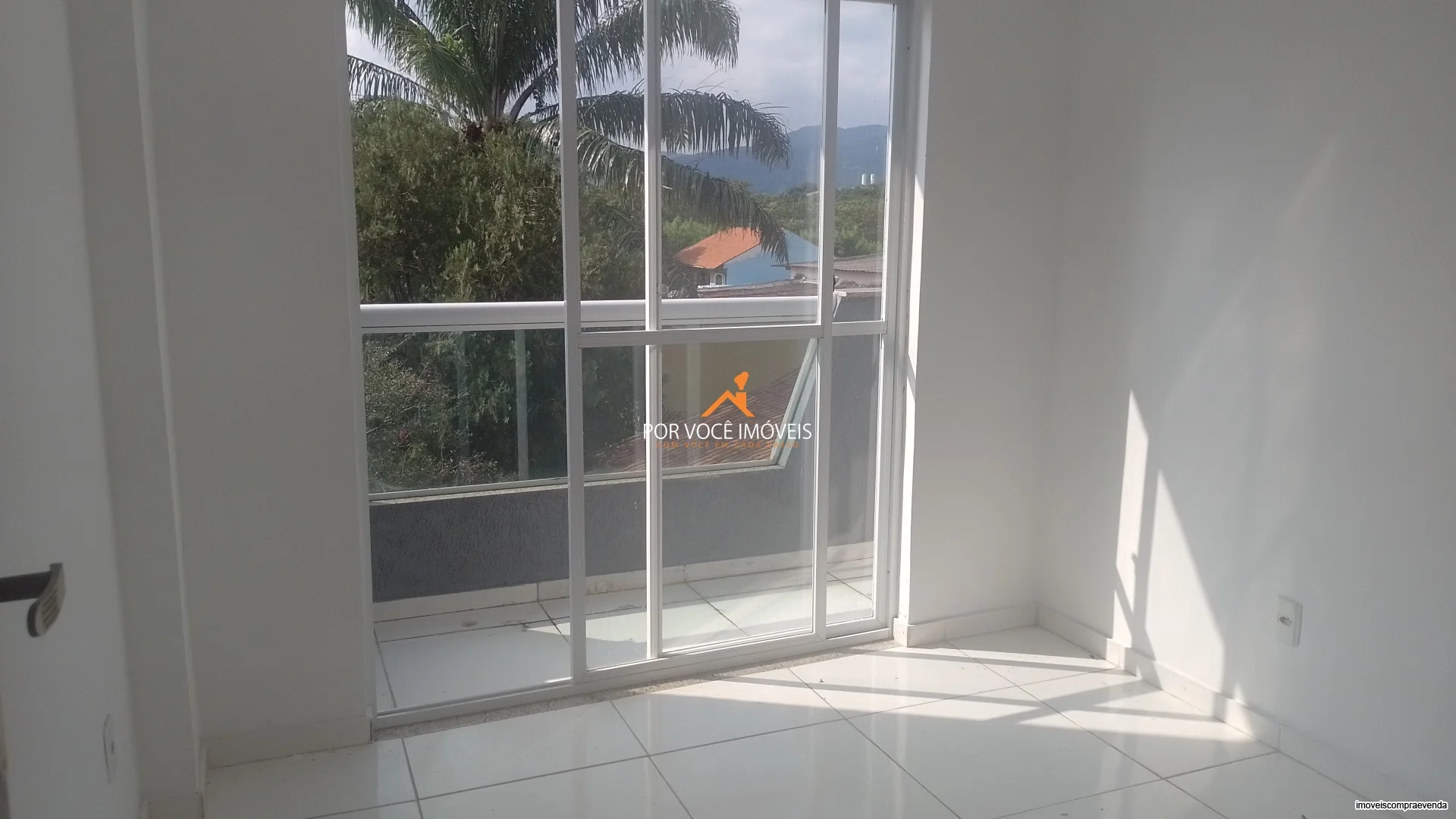 Casa com 2 suítes em Condomínio ao lado do West Shopping