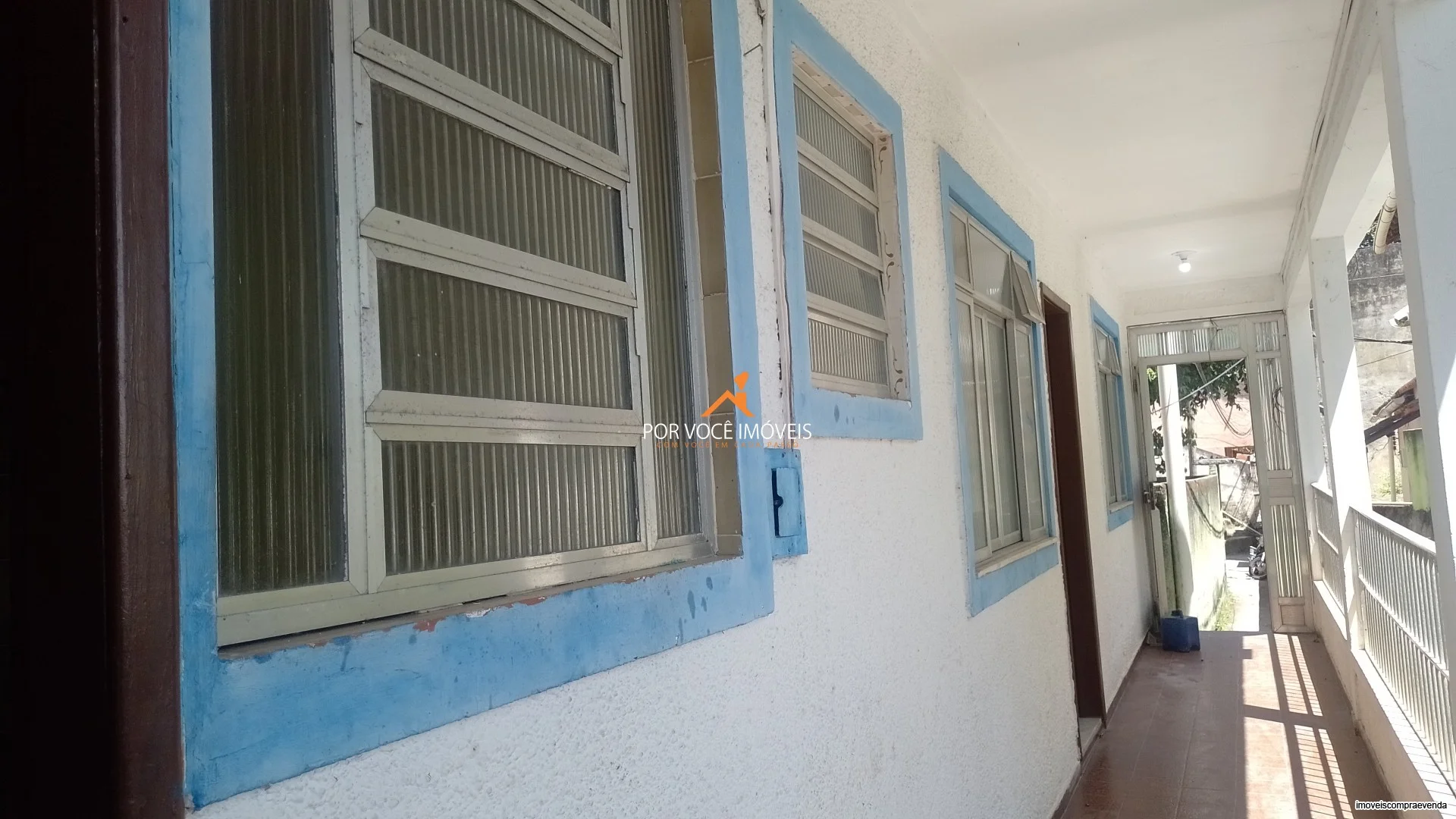 Casas na praia com vista para o mar
