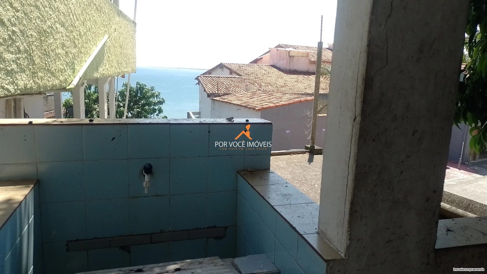 Casas na praia com vista para o mar