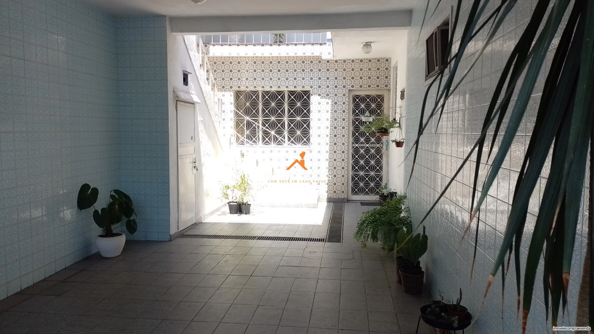 Casa à Venda com 3 Quartos e Terraço no São Jorge