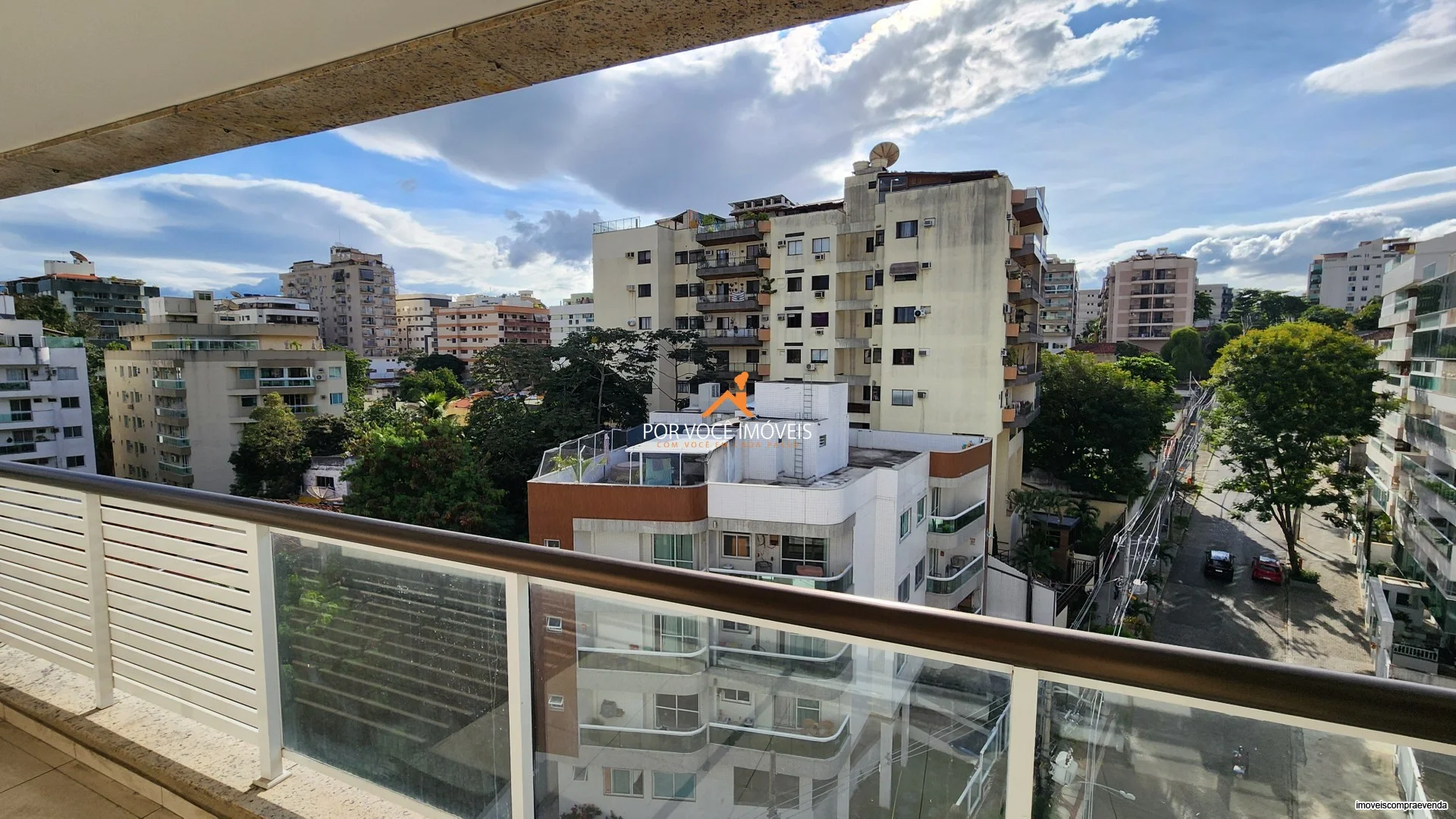 Apartamento para locação com armários no Condomínio Grand Village Freguesia Residence Club