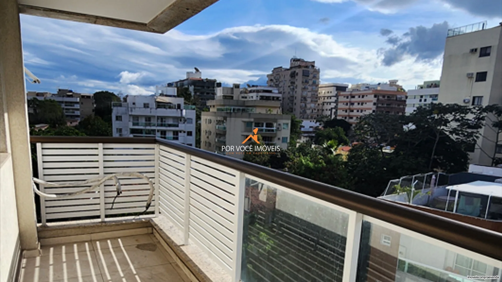 Apartamento para locação com armários no Condomínio Grand Village Freguesia Residence Club