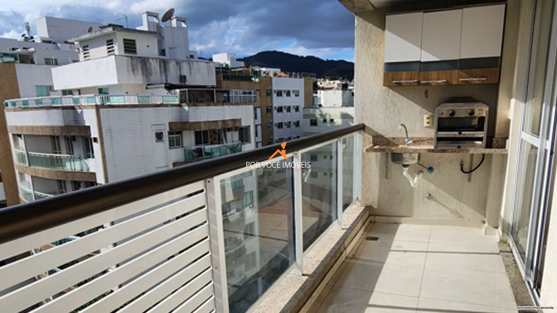 Apartamento para locação com armários no Condomínio Grand Village Freguesia Residence Club