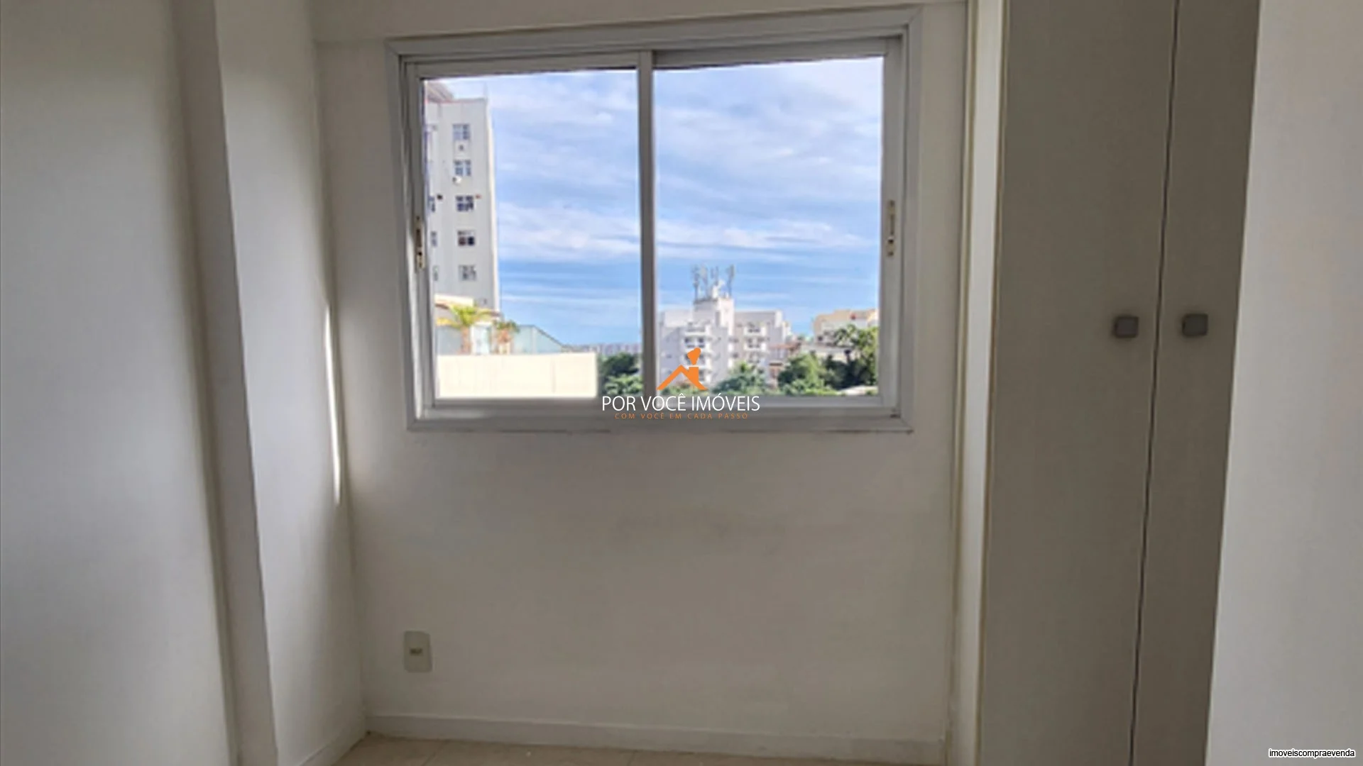Apartamento para locação com armários no Condomínio Grand Village Freguesia Residence Club