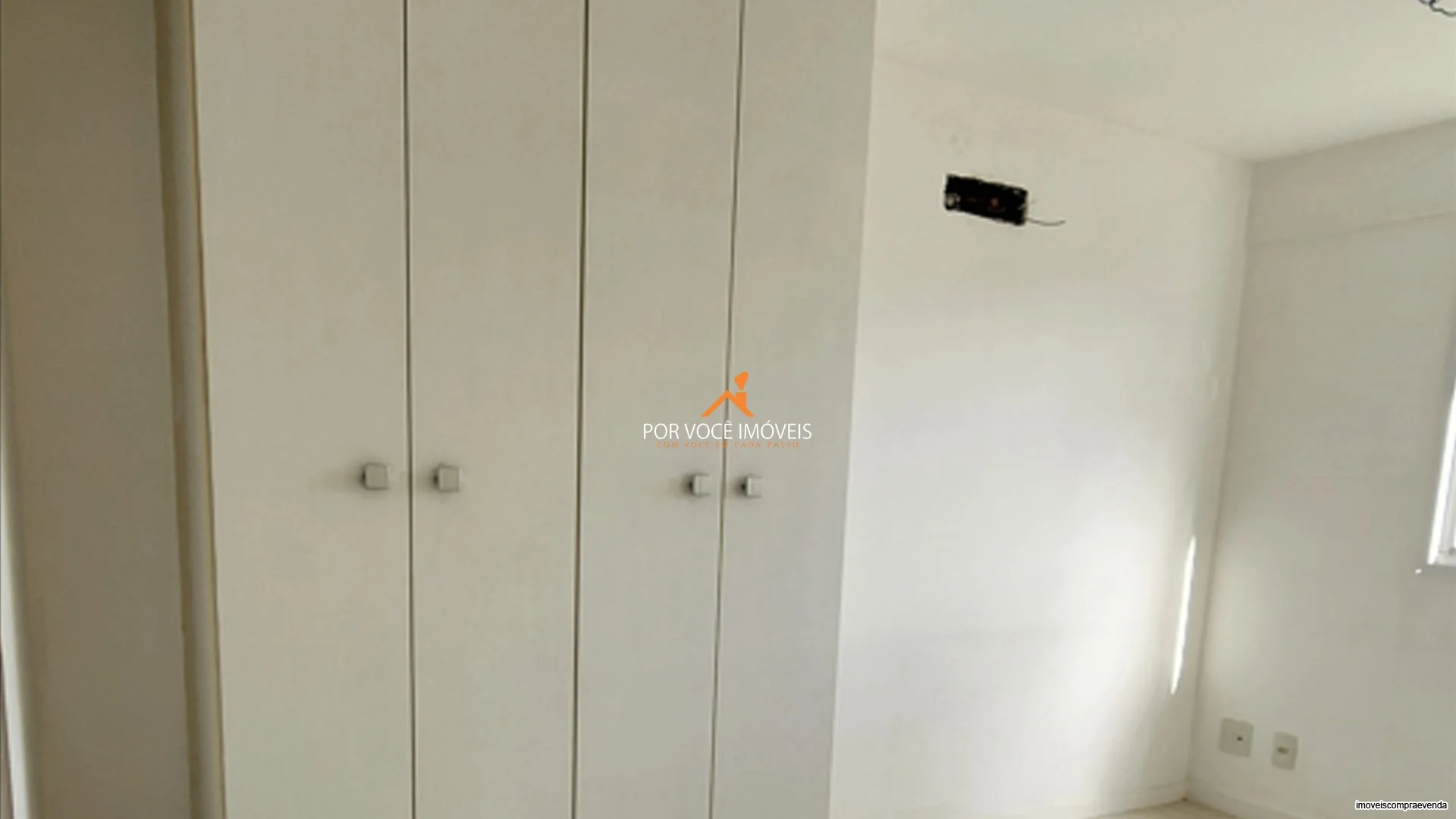 Apartamento para locação com armários no Condomínio Grand Village Freguesia Residence Club