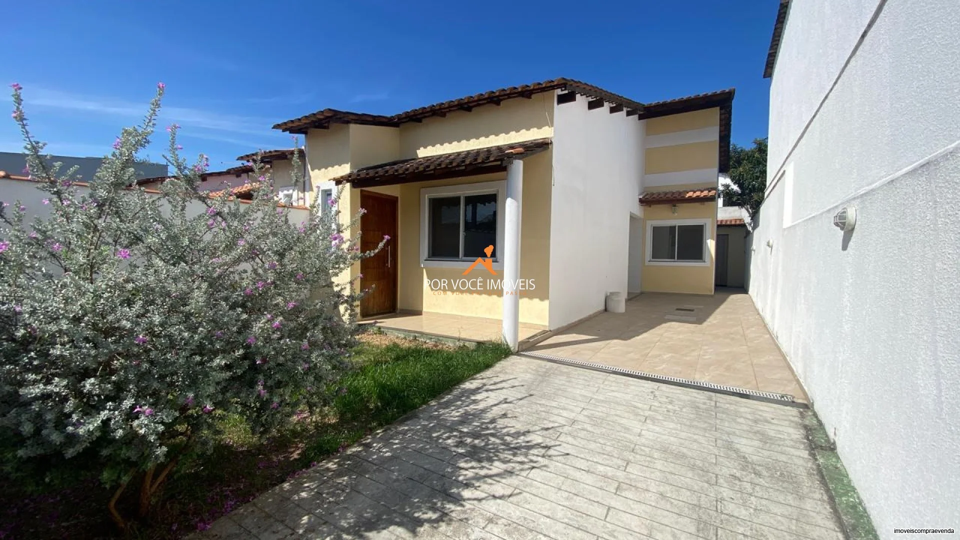 Casa com 2 quartos e 2 vagas de garagem