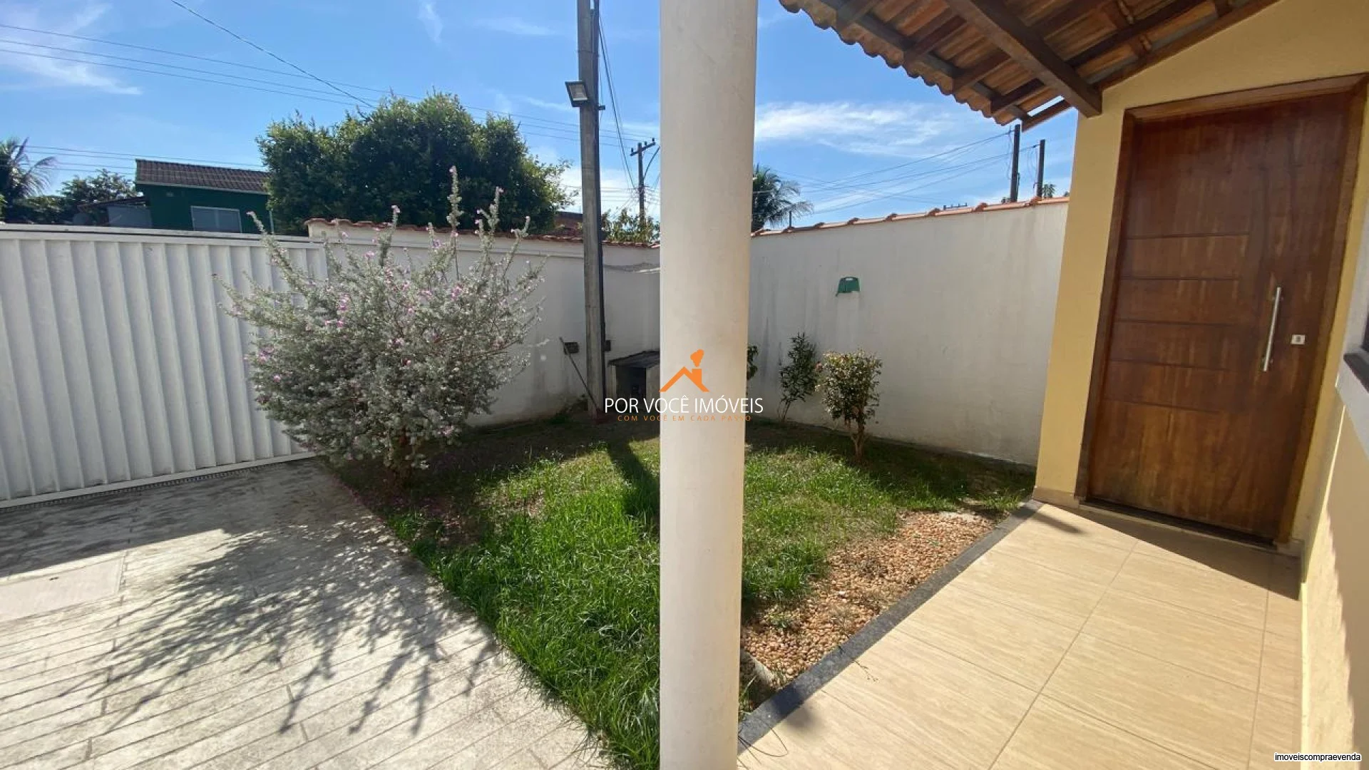 Casa com 2 quartos e 2 vagas de garagem