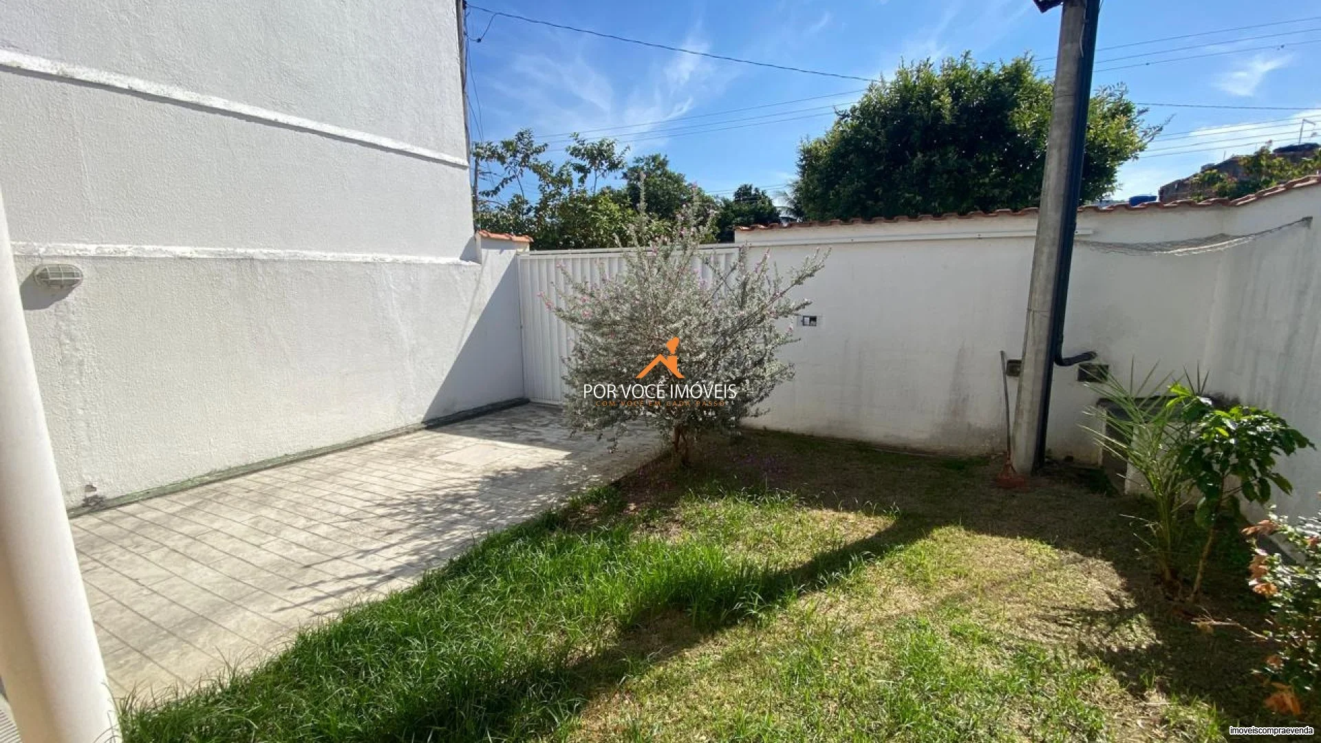 Casa com 2 quartos e 2 vagas de garagem