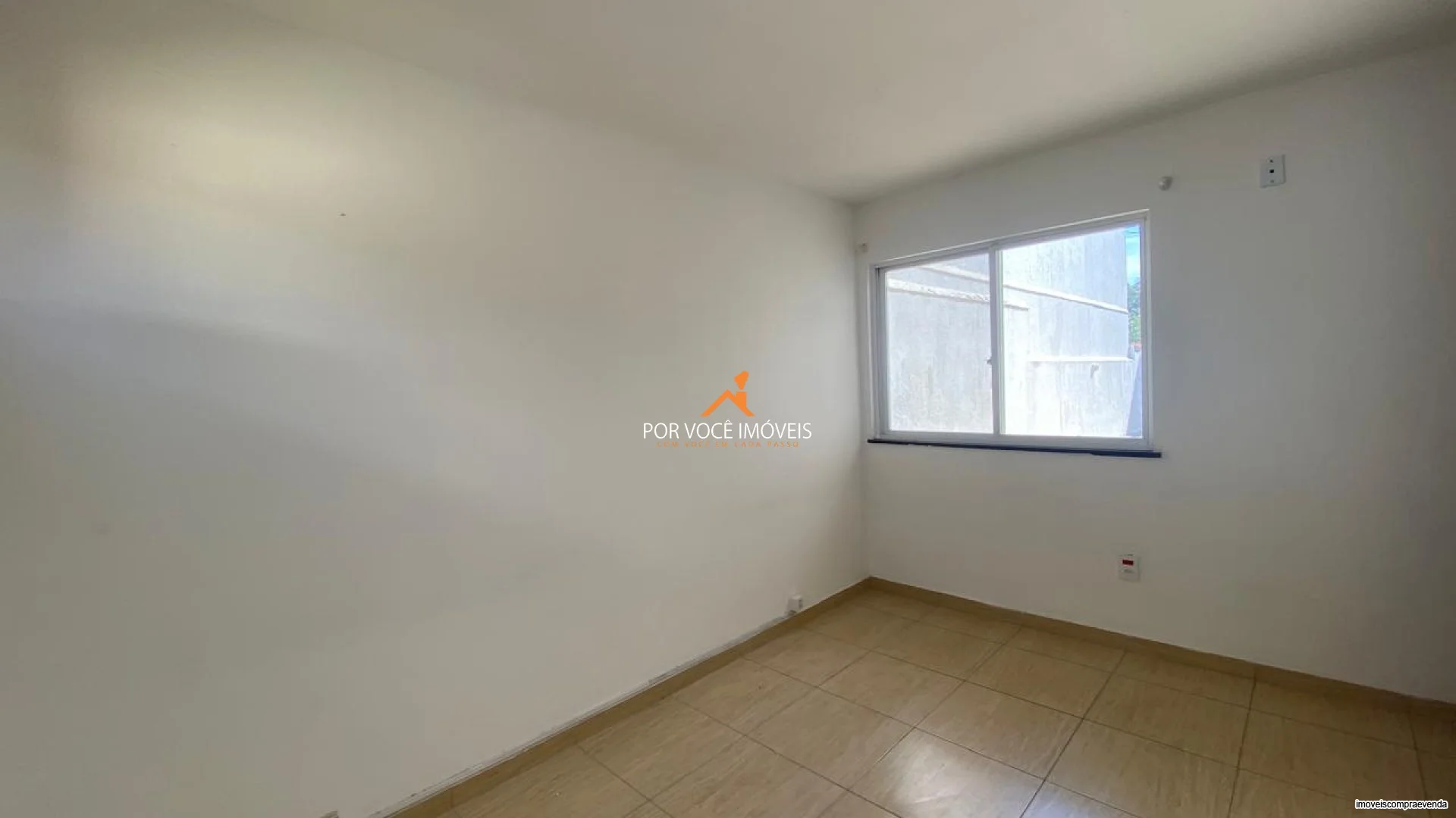 Casa com 2 quartos e 2 vagas de garagem
