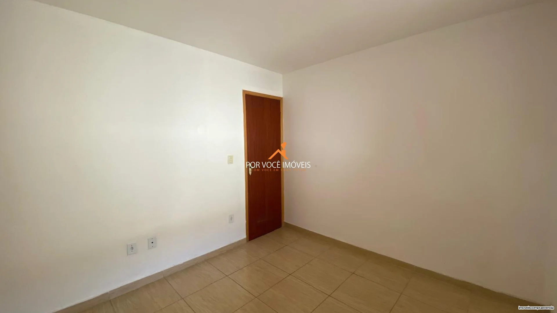 Casa com 2 quartos e 2 vagas de garagem