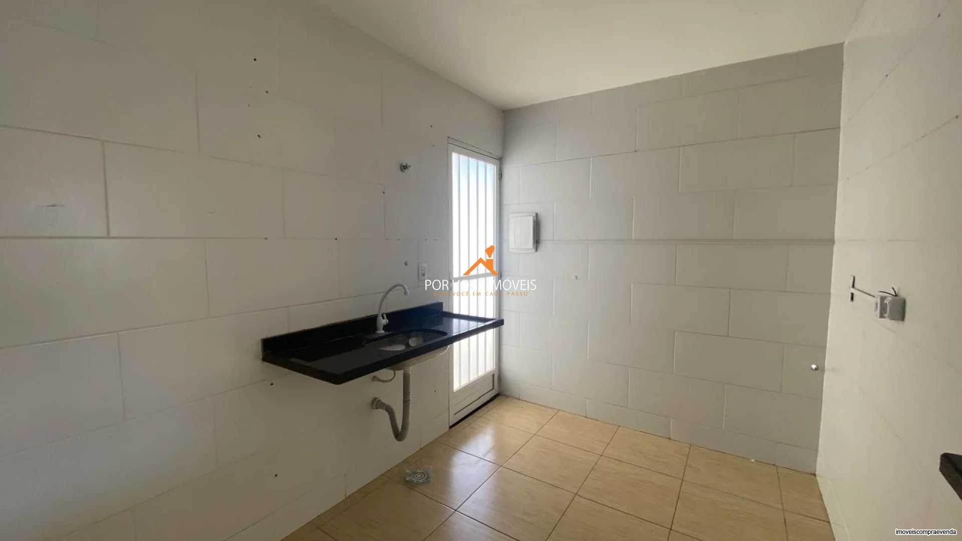 Casa com 2 quartos e 2 vagas de garagem