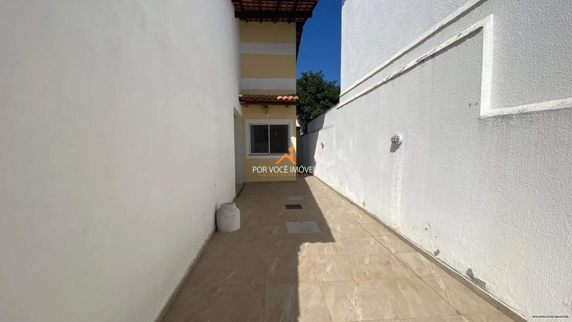 Casa com 2 quartos e 2 vagas de garagem