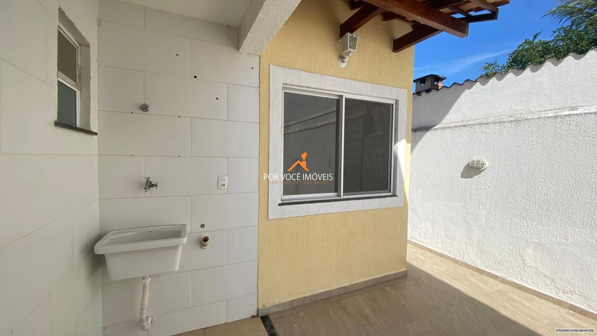Casa com 2 quartos e 2 vagas de garagem