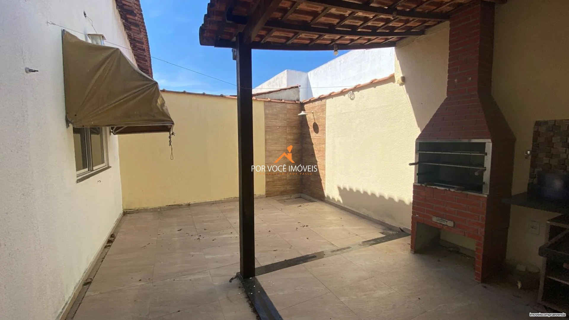 Casa com 2 quartos e 2 vagas de garagem