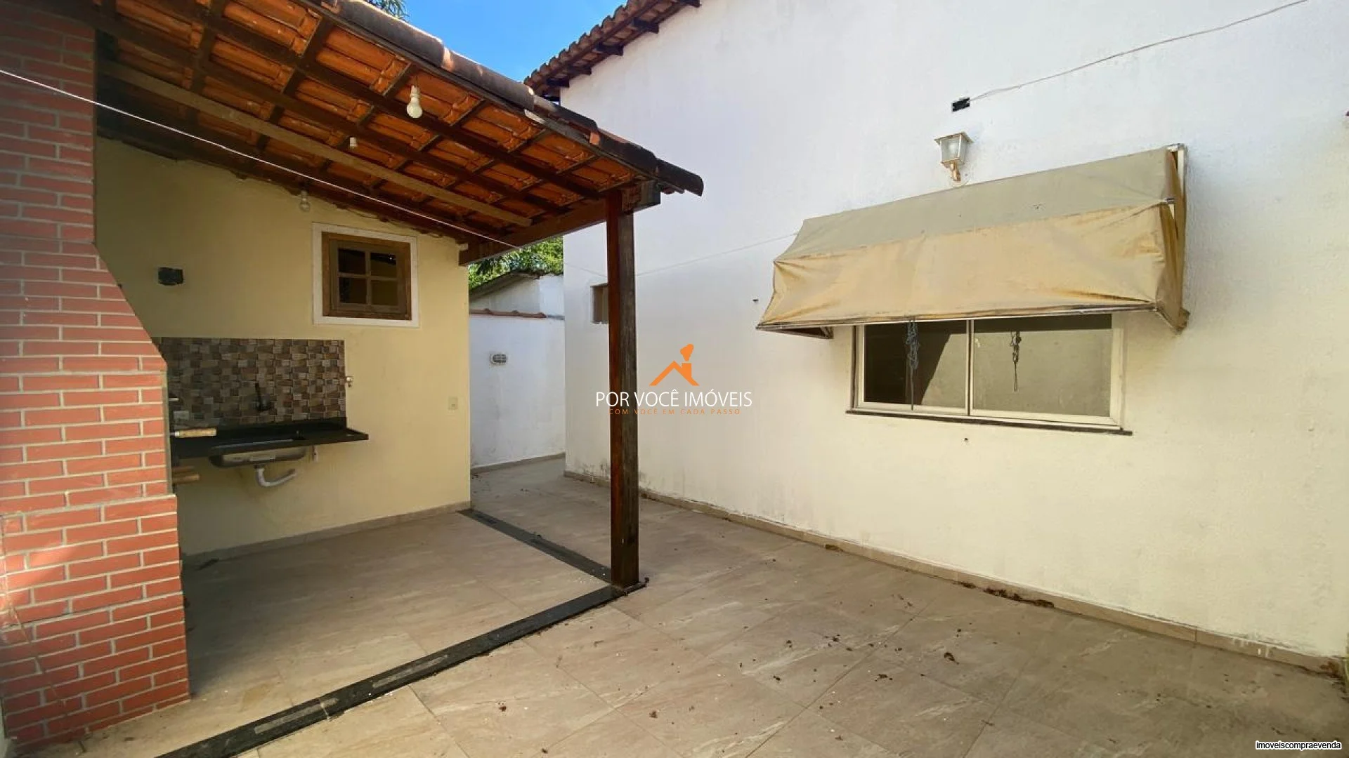 Casa com 2 quartos e 2 vagas de garagem