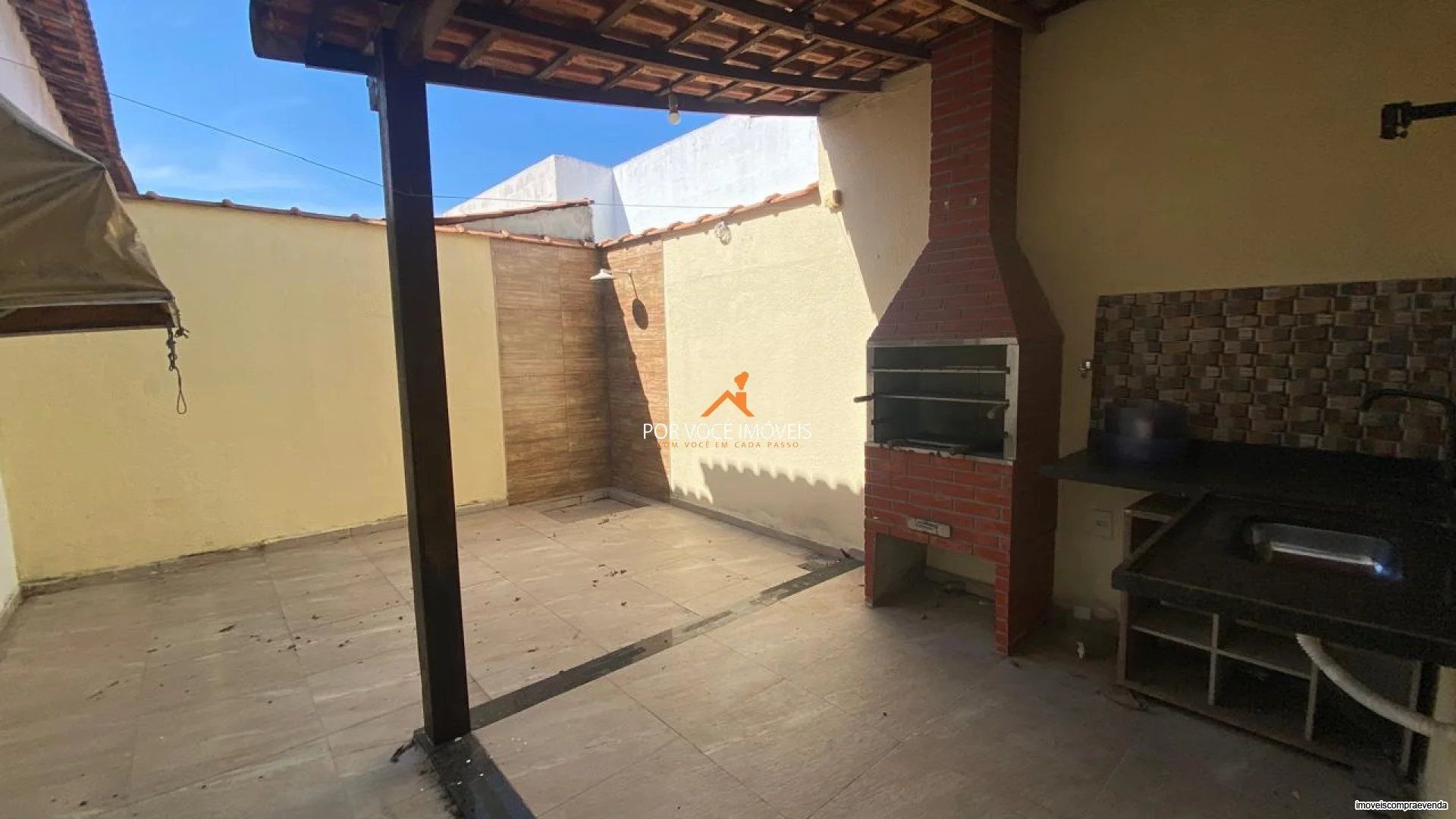 Casa com 2 quartos e 2 vagas de garagem