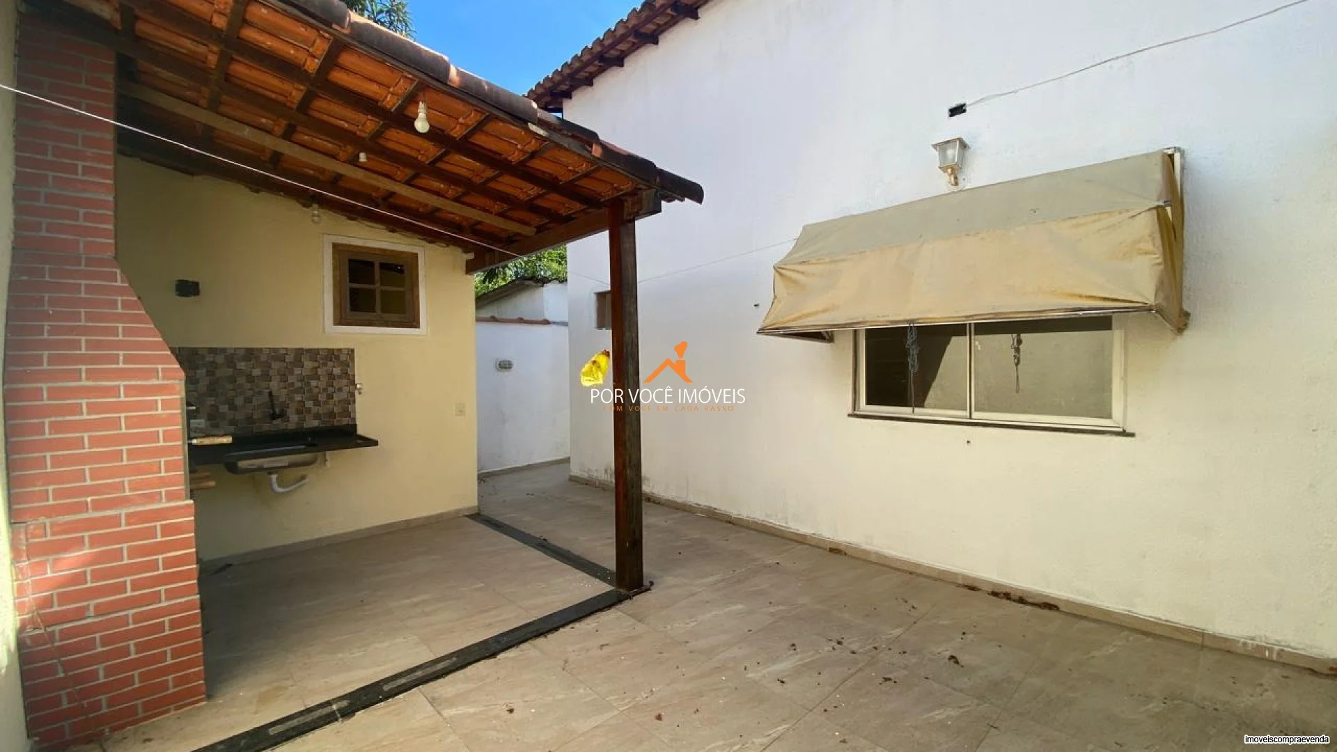 Casa com 2 quartos e 2 vagas de garagem