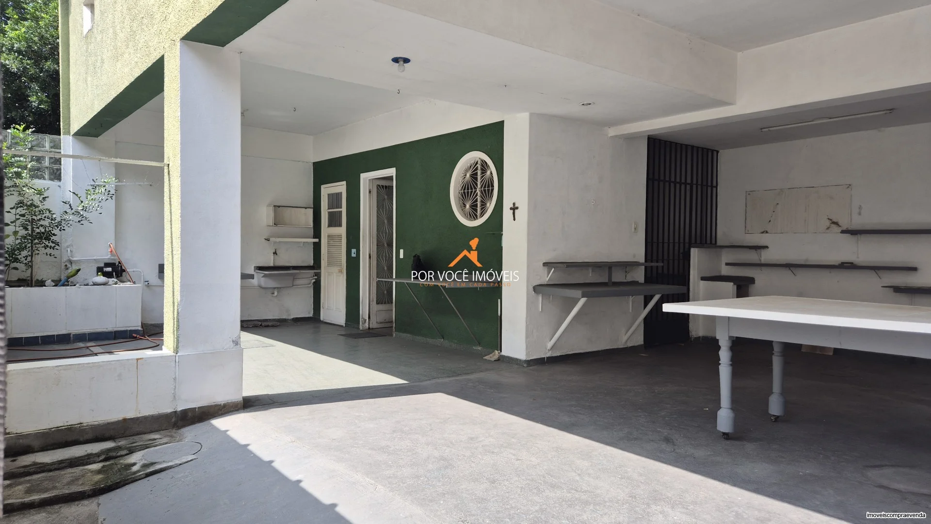 Casa para locação com 4 andares e piscina