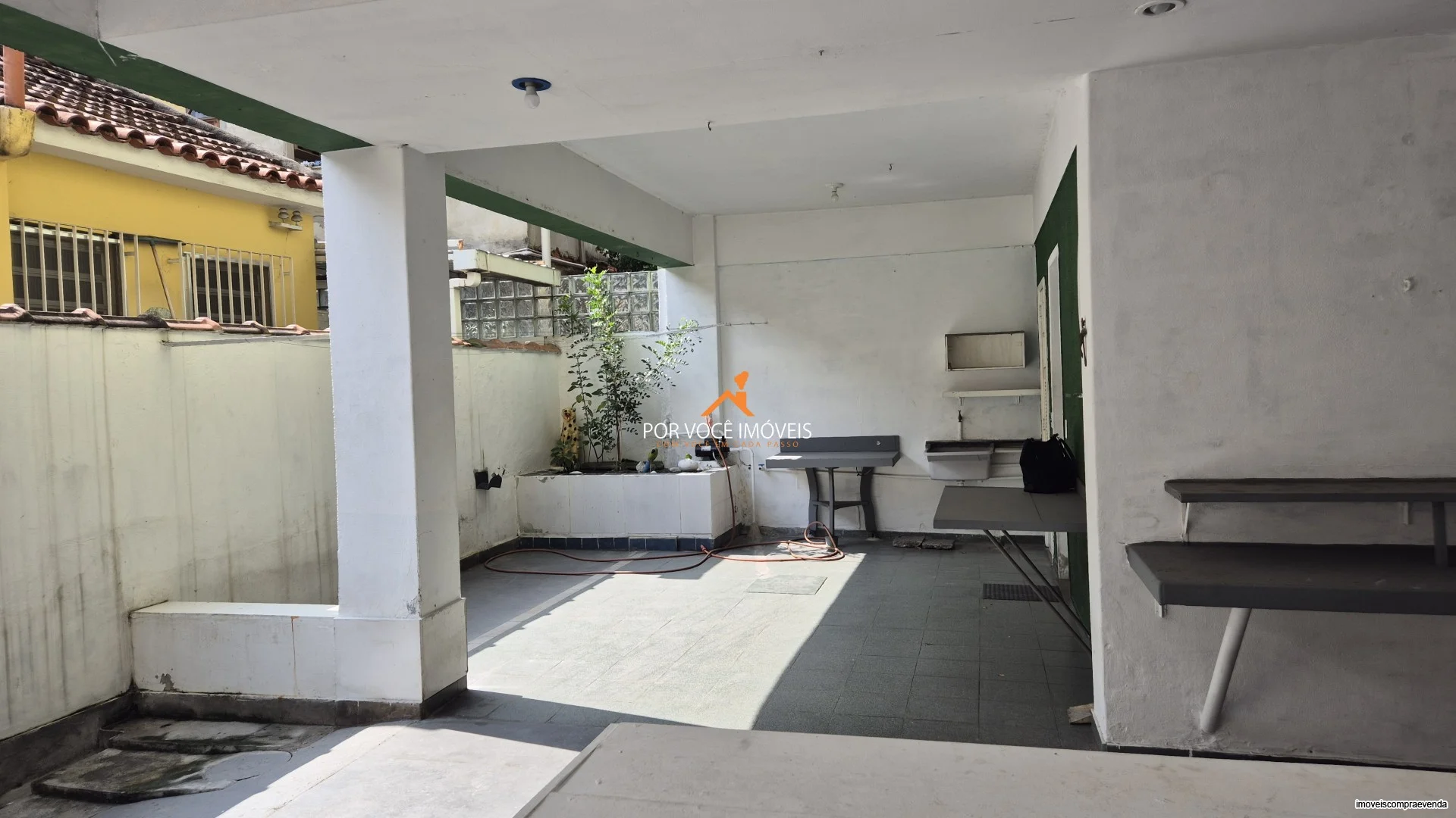 Casa para locação com 4 andares e piscina