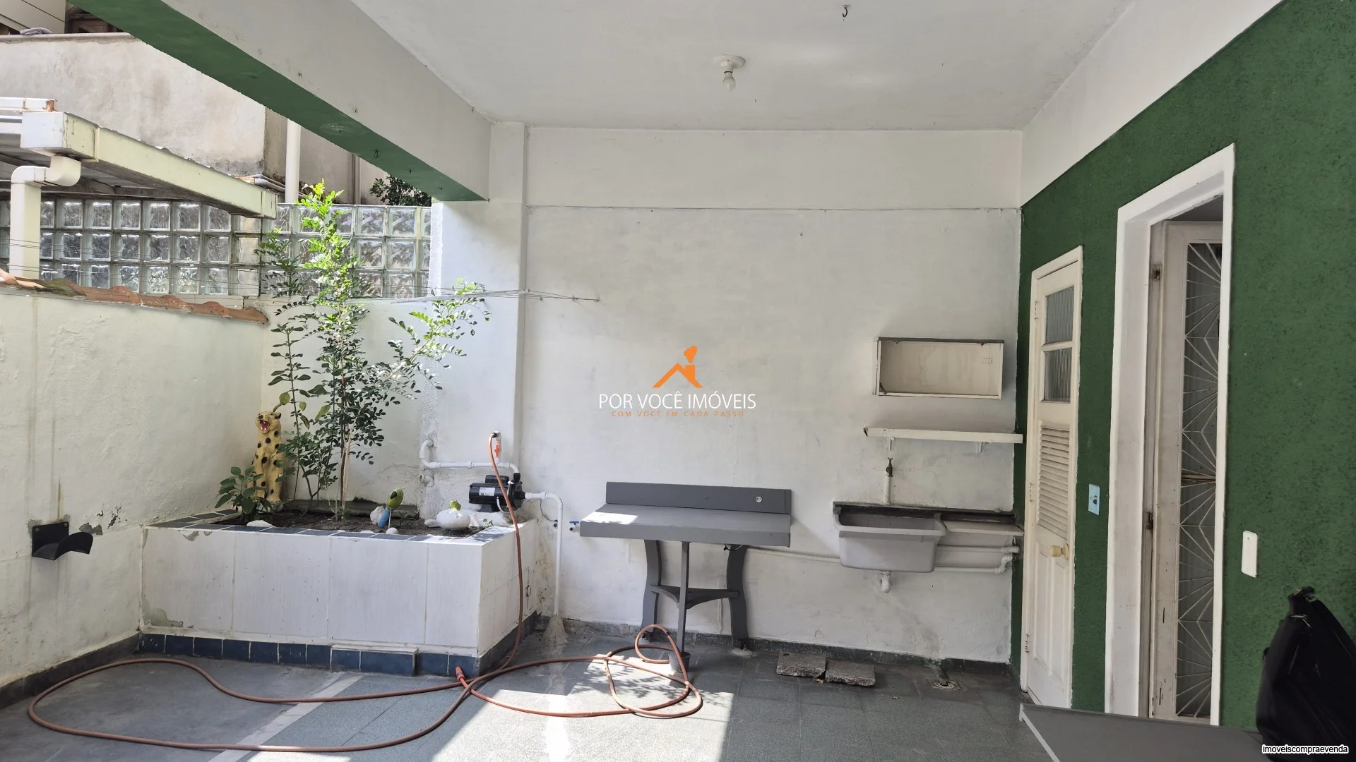 Casa para locação com 4 andares e piscina