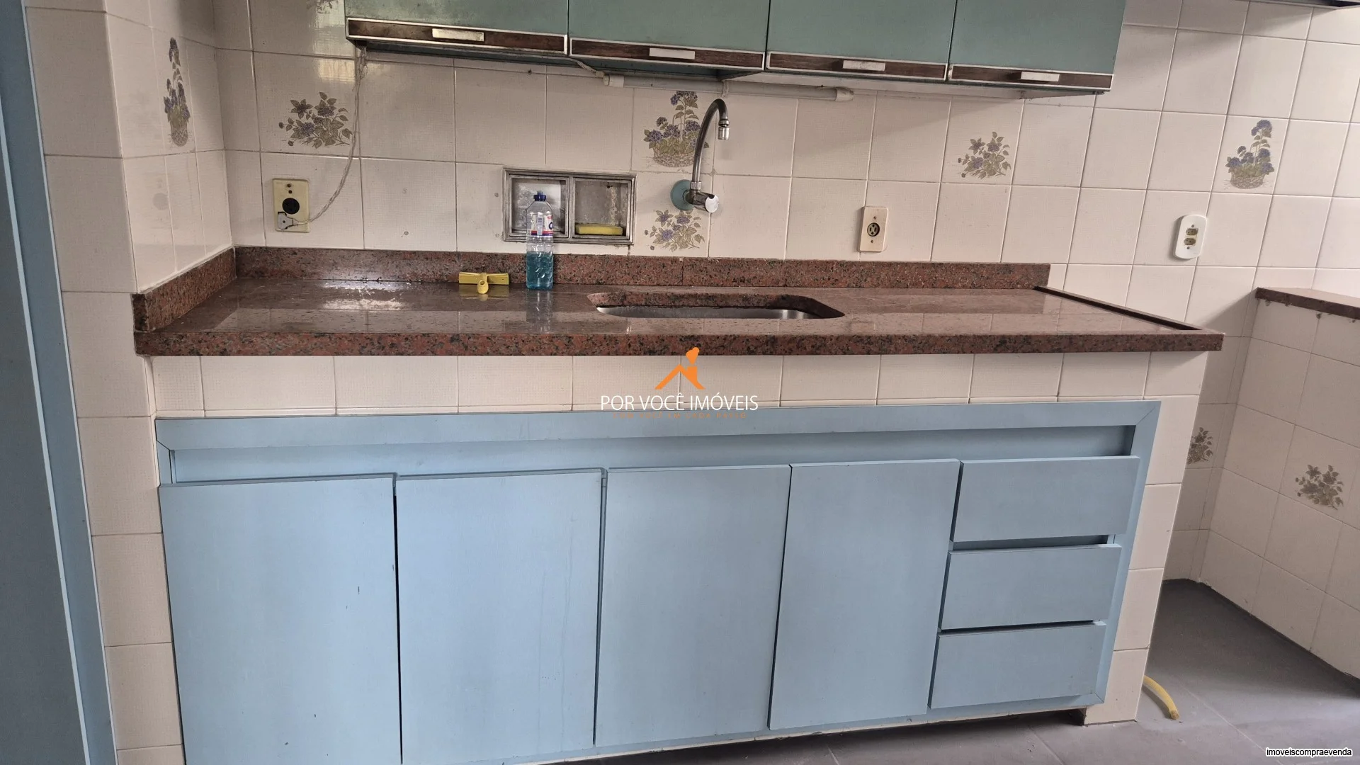 Casa para locação com 4 andares e piscina