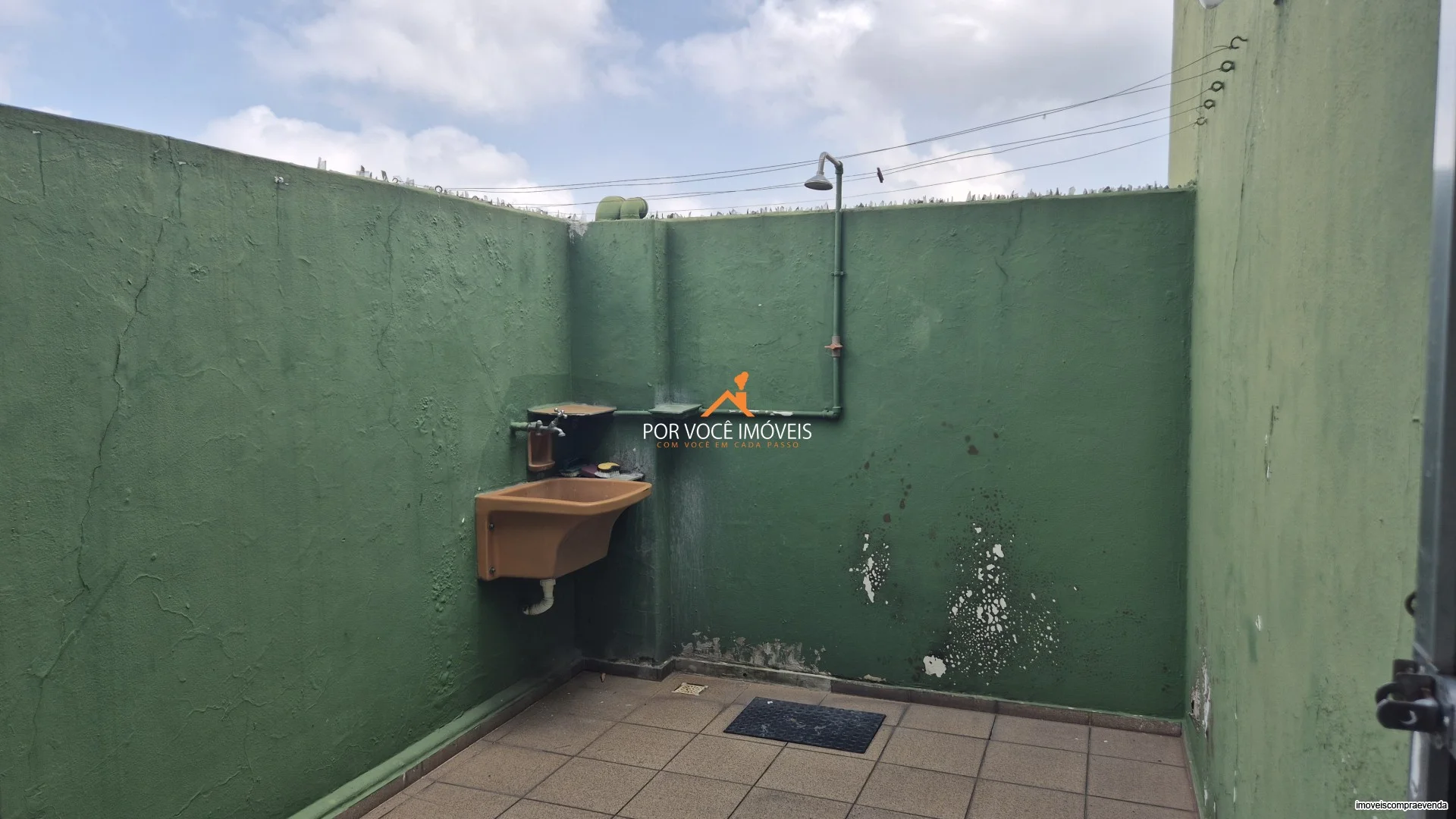 Casa para locação com 4 andares e piscina