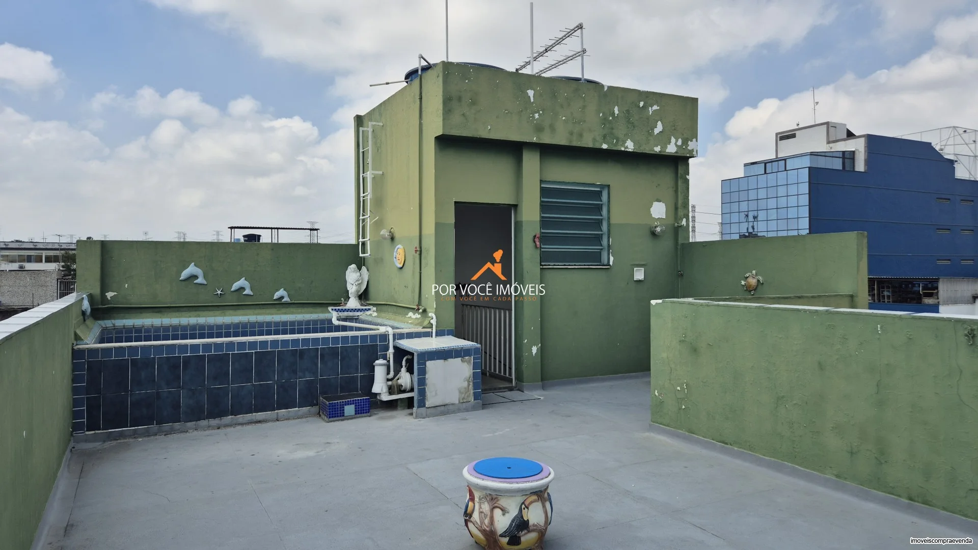 Casa para locação com 4 andares e piscina