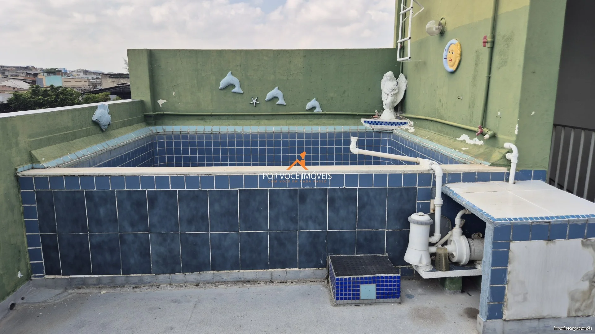 Casa com 4 quartos e piscina