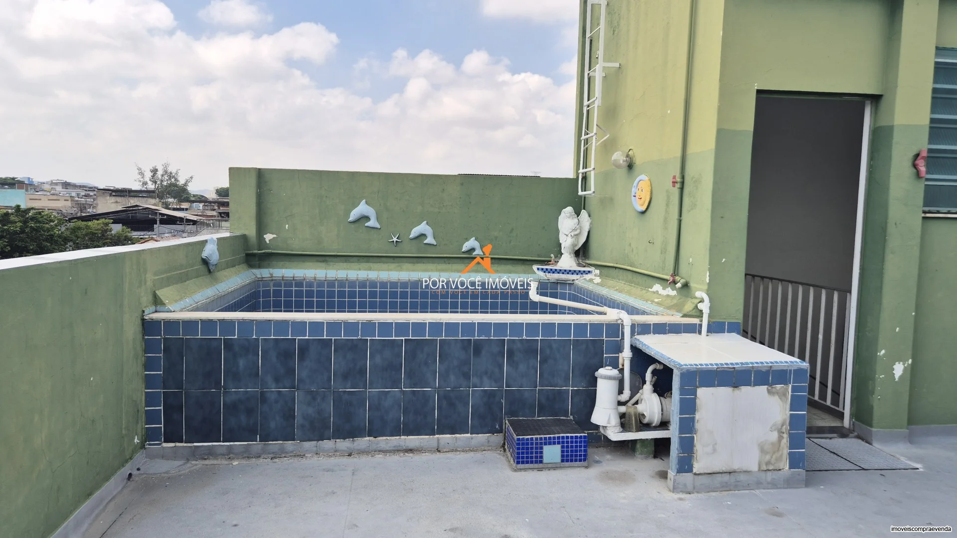 Casa com 4 quartos e piscina