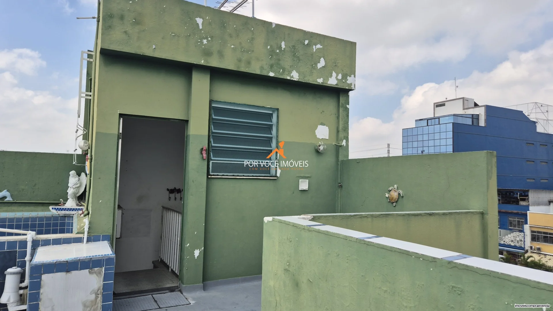 Casa com 4 quartos e piscina