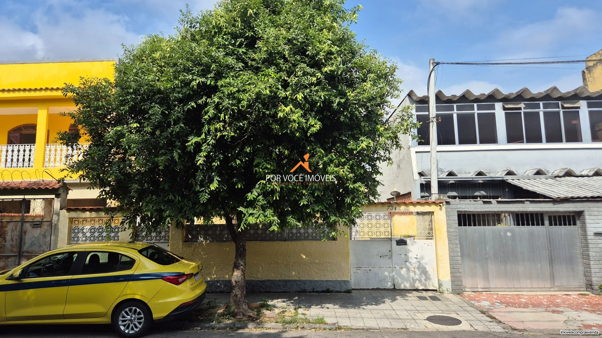 Casa com 4 quartos e piscina