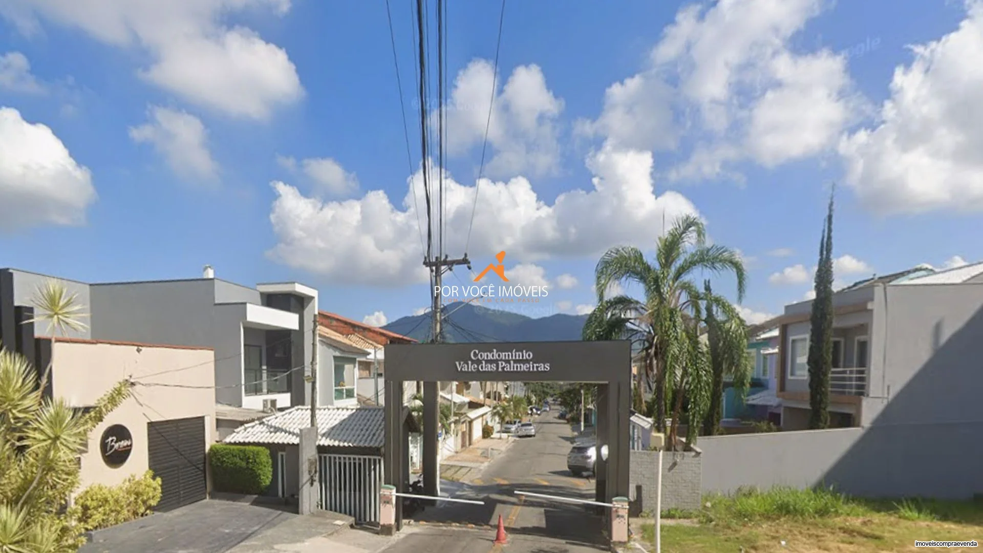 Casa Triplex no Condomínio Vale das Palmeiras