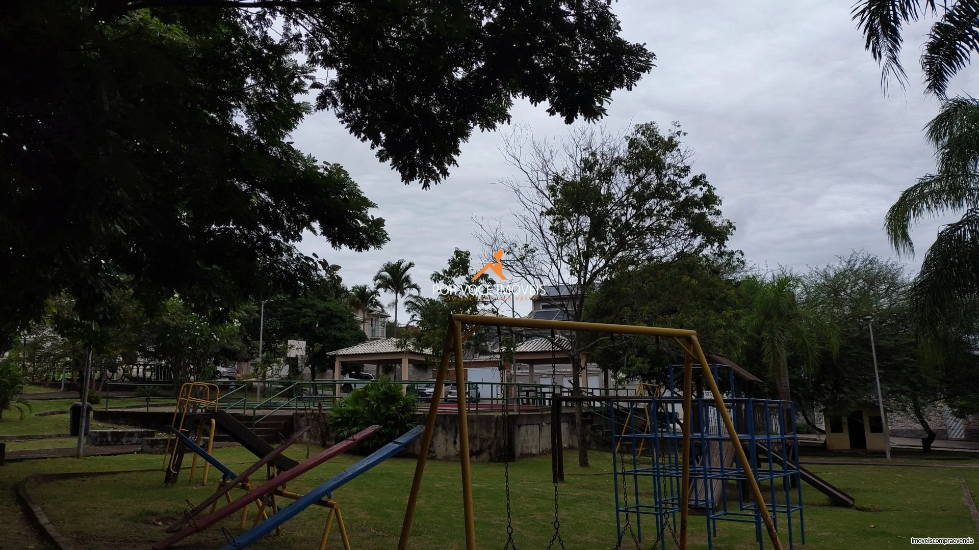 Casa Triplex no Condomínio Vale das Palmeiras