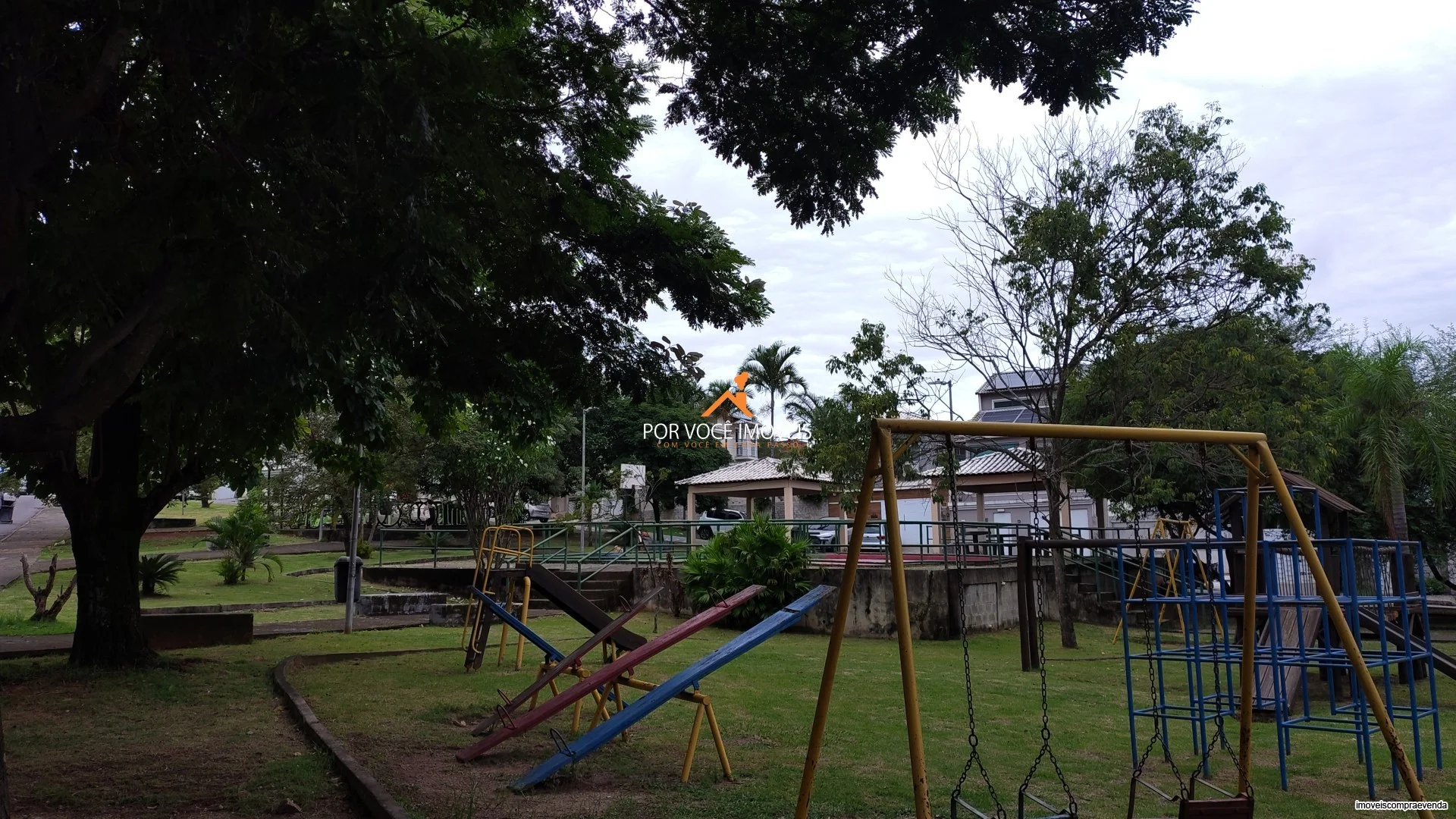 Casa Triplex no Condomínio Vale das Palmeiras