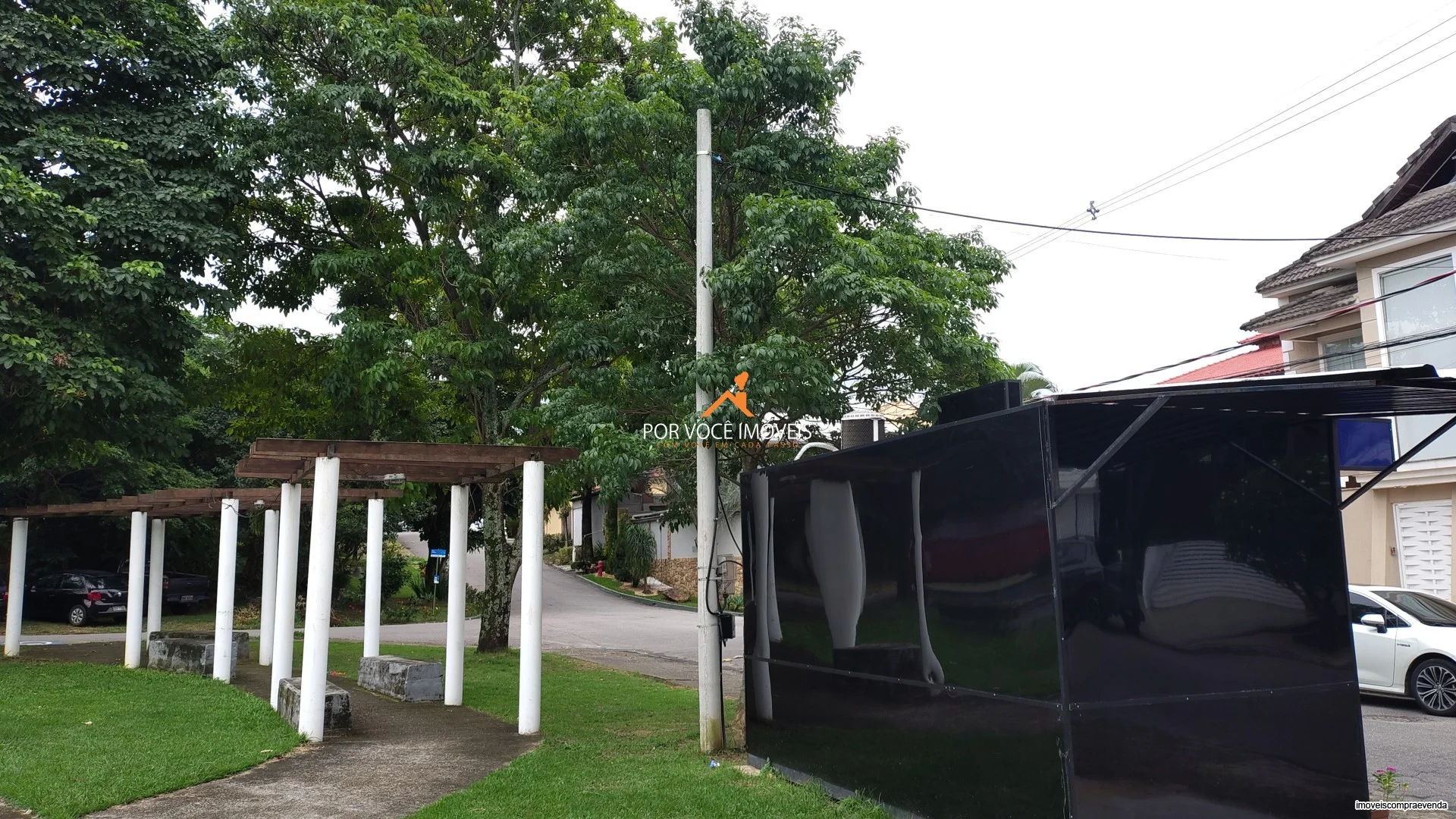 Casa Triplex no Condomínio Vale das Palmeiras
