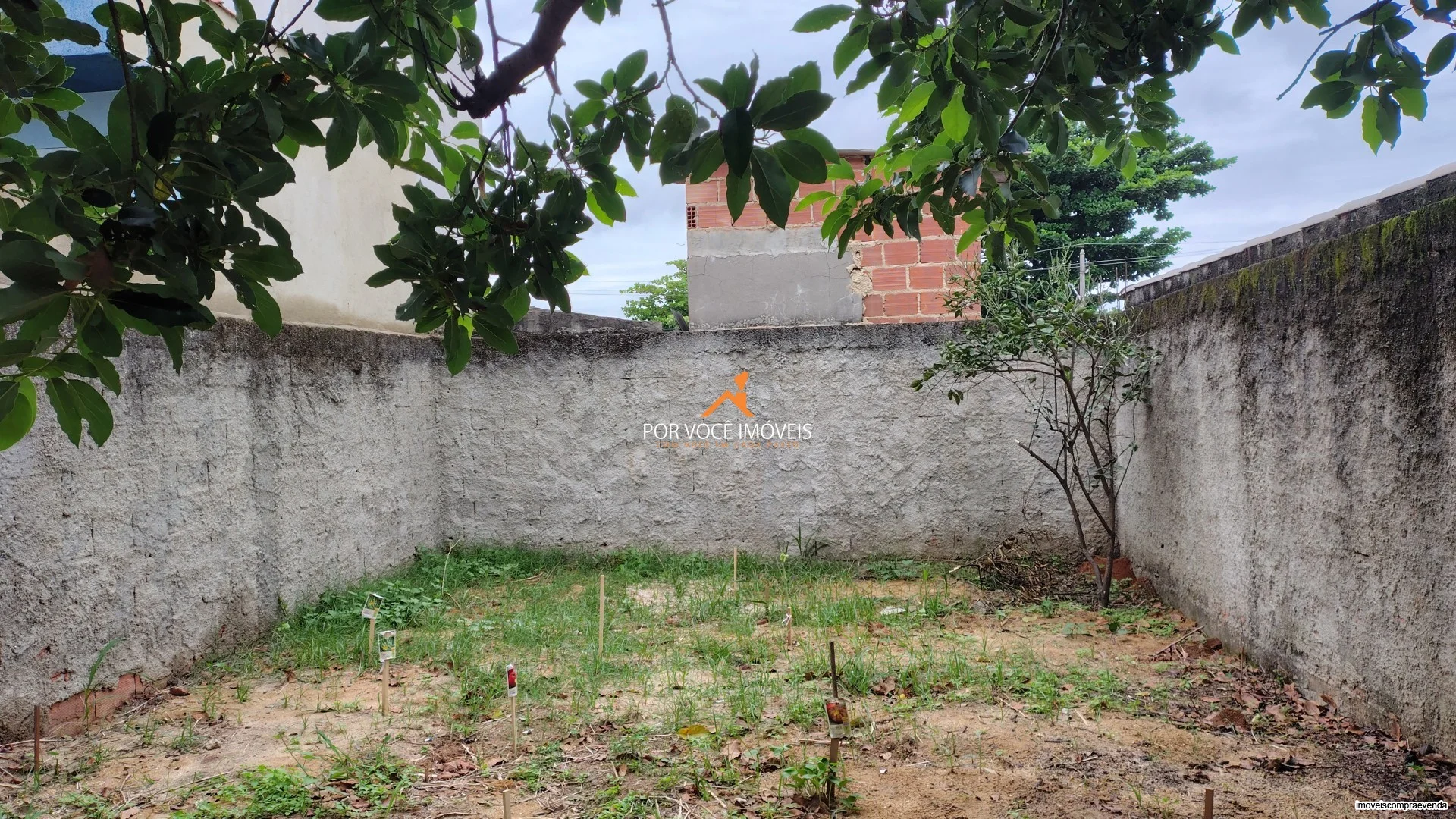 Casa Triplex no Condomínio Vale das Palmeiras