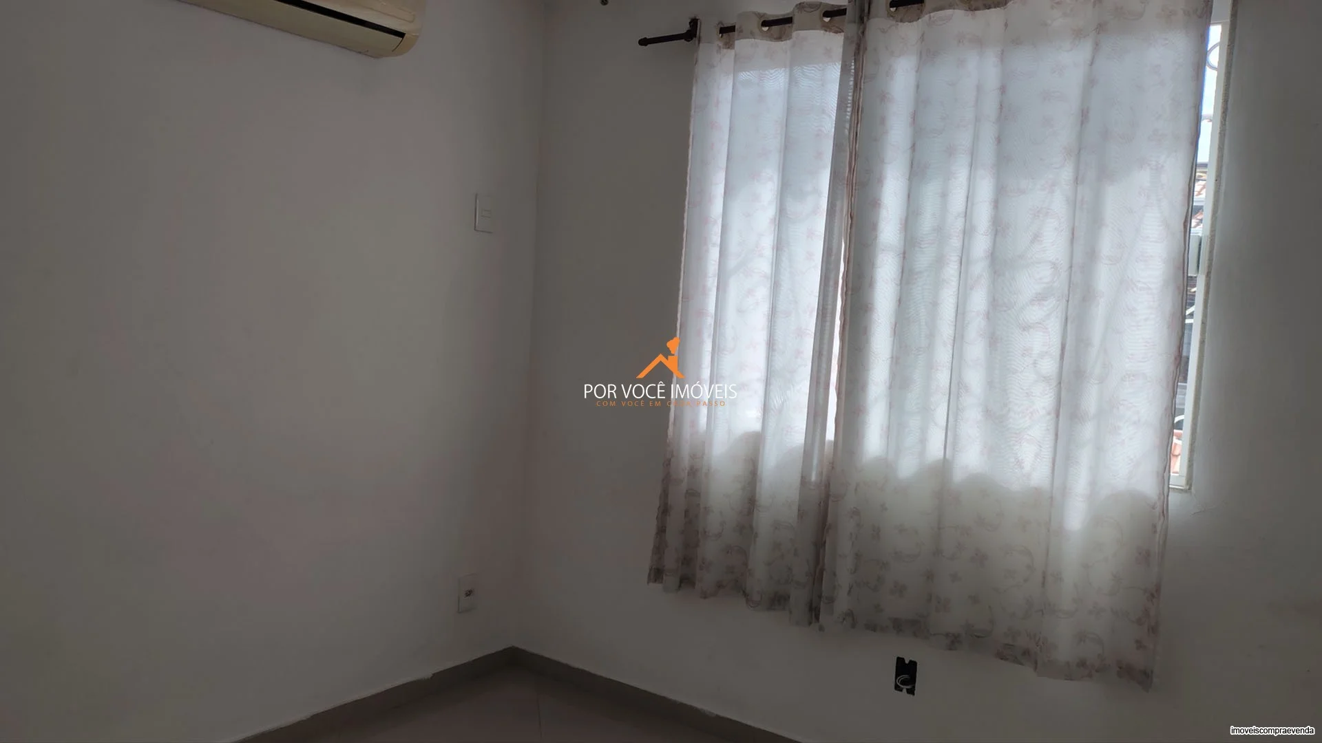Casa Duplex para Locação com 3 quartos no Condomínio Residencial Califórnia